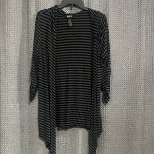 Black and Gray long cardigan, with hood. 🖤✔️